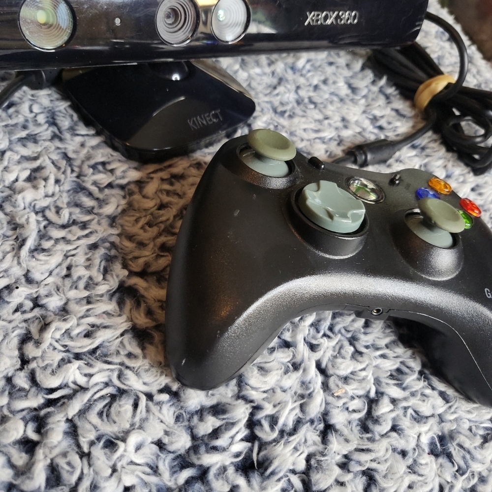 Xbox 360 Controller & Kinect Bundle - 2 Items - Picture 11 of 14